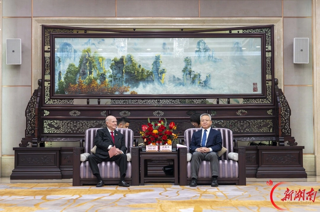 沈晓明会见多米尼加前总统梅希亚一行