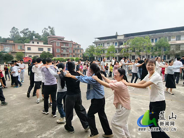 竹市学校开展教职工心理健康主题团建活动.jpg