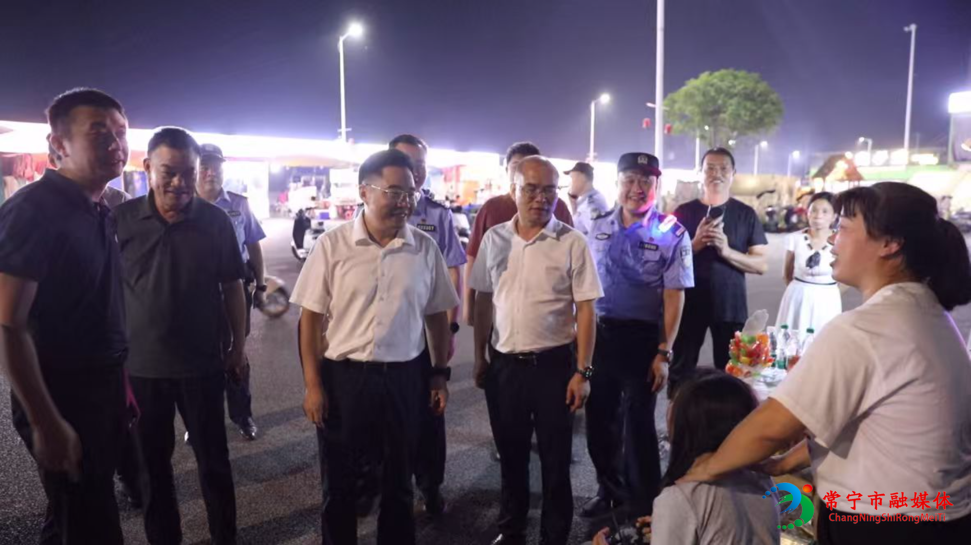 罗卫华夜间调研2.jpg 罗卫华夜间调研2.jpg