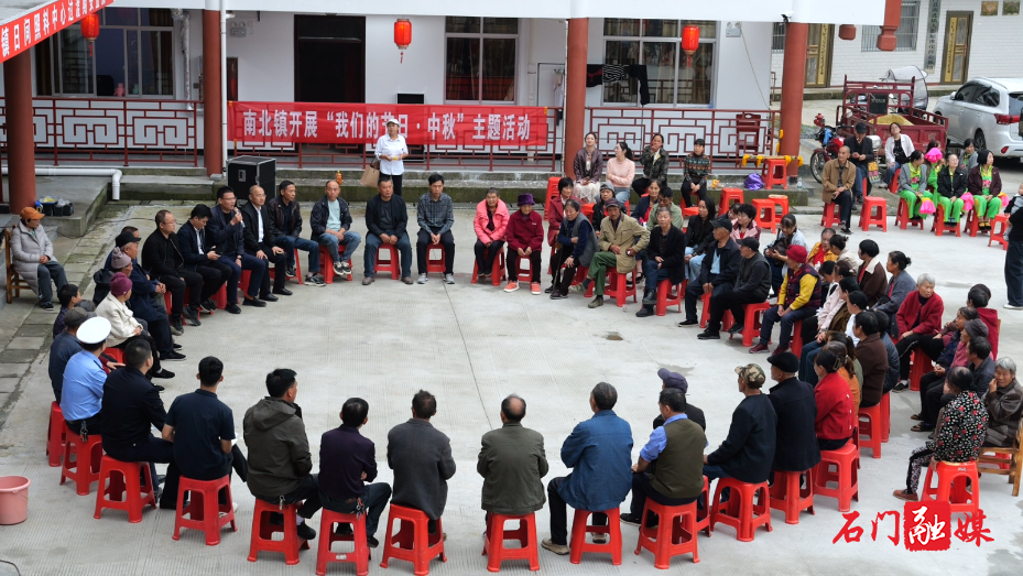 洪灾过后的中秋节：月饼传情 安置点里话团圆6.png