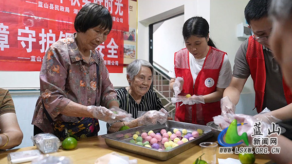 县民政局:情暖中秋敬老情 多彩活动润民心.jpg 县民政局:情暖中秋敬老情 多彩活动润民心.jpg