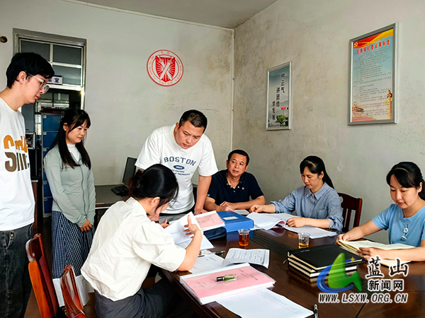 蓝山县纪委监委:走进乡镇督导重点工作.jpg 蓝山县纪委监委:走进乡镇督导重点工作.jpg