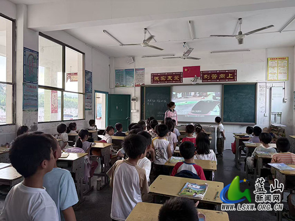 太平学校开展中秋国庆假期安全教育主题班会.jpg