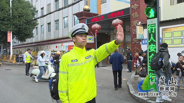 我县常态化设“护学岗”&nbsp;筑牢校园交通安全防线.jpg