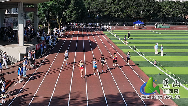 我县举办第三十届中小学生田径运动会.jpg 我县举办第三十届中小学生田径运动会.jpg