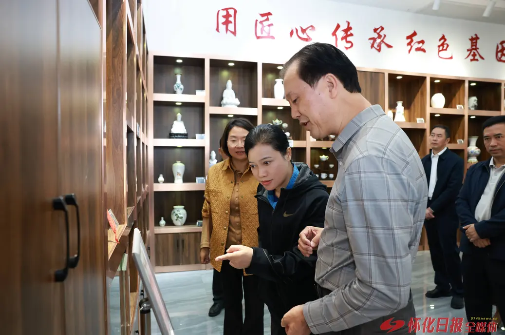 韦朝晖在洪江区和溆浦县调研