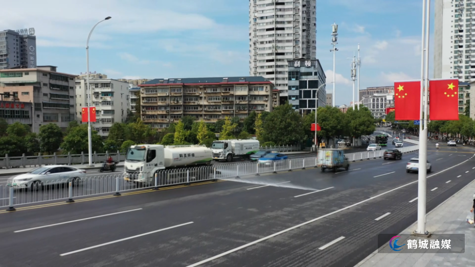 国庆坚守 环卫部门全力护航城市市容整洁有序.mp4_20261008_114113.538.jpg 国庆坚守 环卫部门全力护航城市市容整洁有序.mp4_20261008_114113.538.jpg