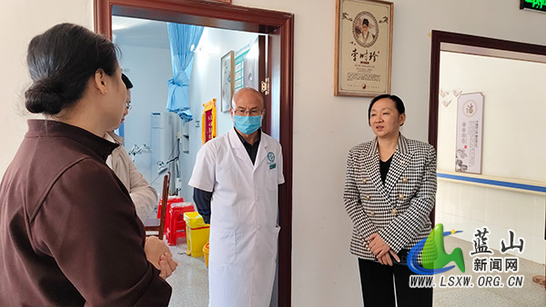 邓群调研医院及乡镇卫生院医疗服务能力提升并召开座谈会.jpg 邓群调研医院及乡镇卫生院医疗服务能力提升并召开座谈会.jpg