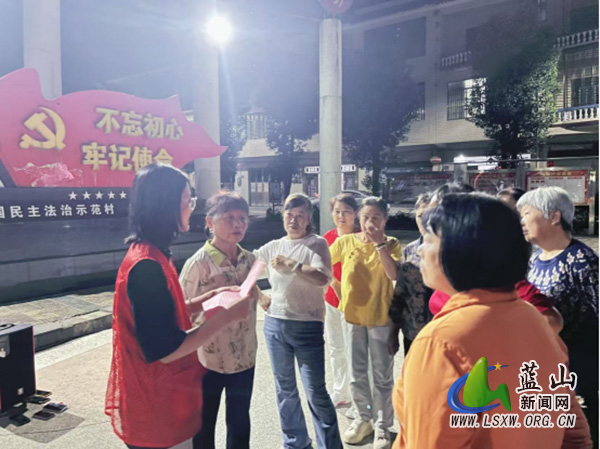 毛俊村:巧用“舞前一刻钟” 开展安全宣传教育.jpg 毛俊村:巧用“舞前一刻钟” 开展安全宣传教育.jpg