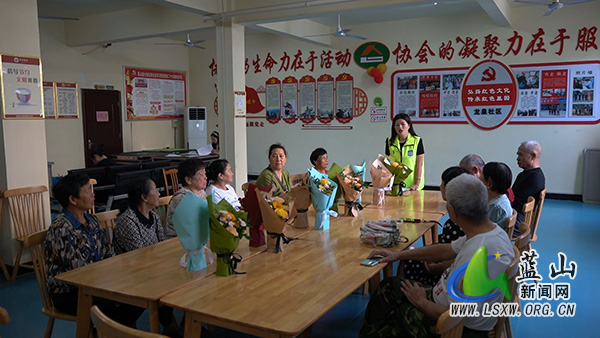 我县银龄映金秋 重阳传温情.jpg 我县银龄映金秋 重阳传温情.jpg