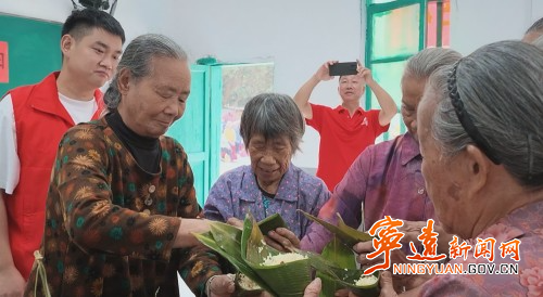 宁远县各地开展重阳节系列暖心活动棉花坪瑶族乡_副本500.jpg