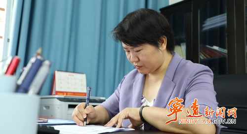 【代表风采】李莎:以教为基兴教改 以爱为壤育桃李1_副本500.jpg 【代表风采】李莎:以教为基兴教改 以爱为壤育桃李1_副本500.jpg