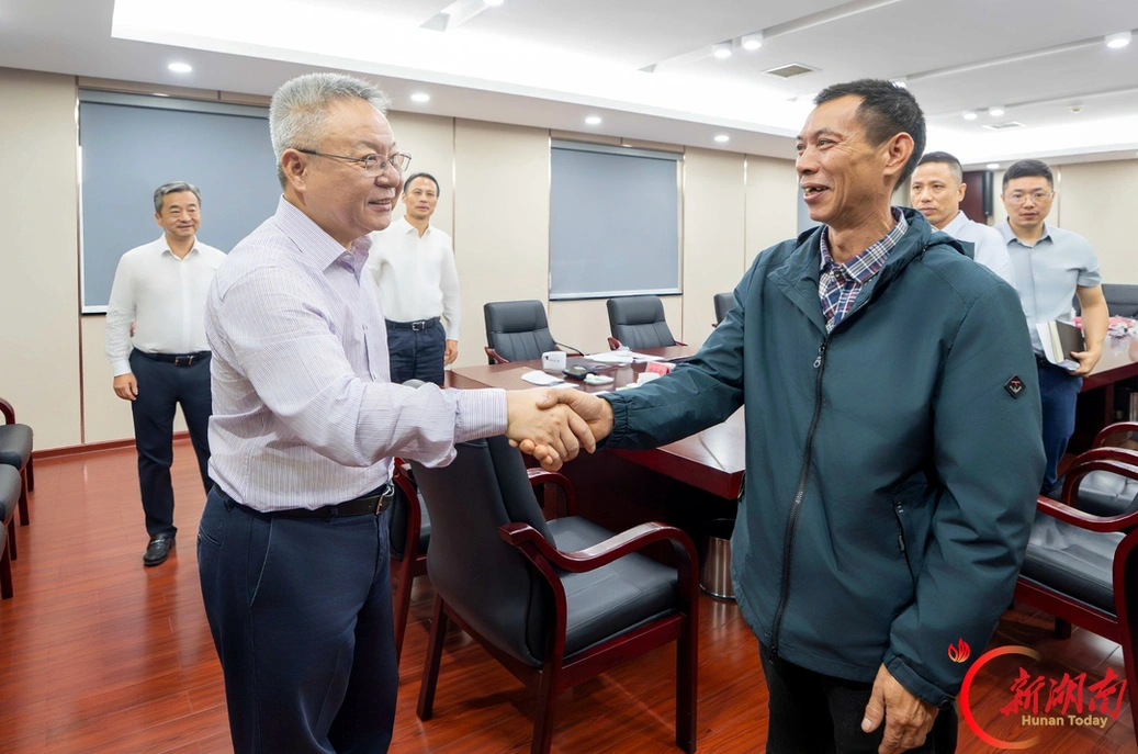 沈晓明在省信访局接访