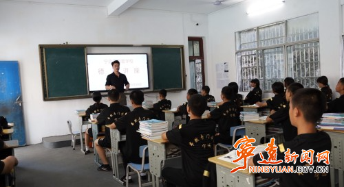 【政协委员风采】陈伟:以文武之道守护家乡青少年成长2_副本500.jpg 【政协委员风采】陈伟:以文武之道守护家乡青少年成长2_副本500.jpg
