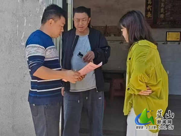 犁头瑶族乡:入户敲门送诚信 创信宣传暖民心.jpg 犁头瑶族乡:入户敲门送诚信 创信宣传暖民心.jpg