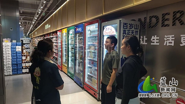 蓝山县科技和工业信息化局进入商超开展安全生产暨信用经商督导检查.jpg 蓝山县科技和工业信息化局进入商超开展安全生产暨信用经商督导检查.jpg