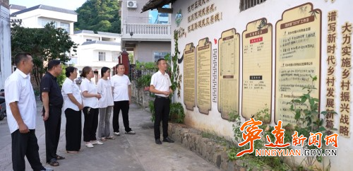 【人大代表风采】彭小胜：心系百姓办实事 扎根乡土谋振兴2_副本500.jpg