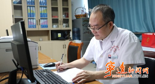 【政协委员风采】吕华:救死扶伤 为民履职1_副本500.jpg 【政协委员风采】吕华:救死扶伤 为民履职1_副本500.jpg