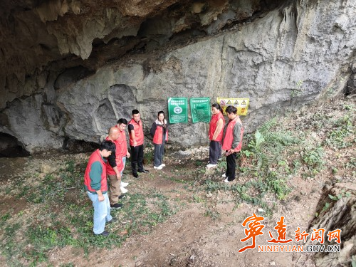 宁远县水市镇：整治溶洞环境  宣讲安全知识1_副本500.jpg