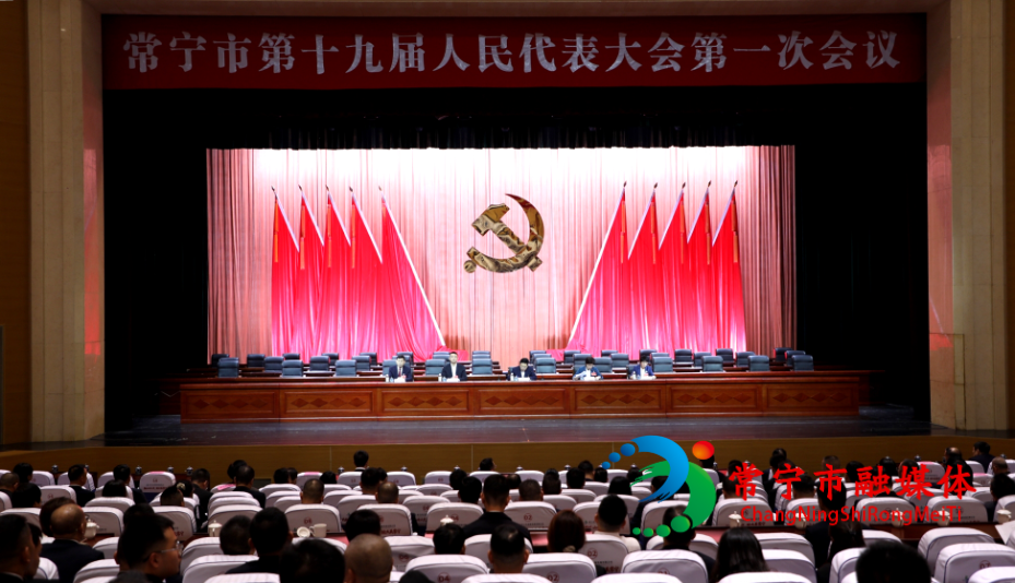 市“两会”召开党员大会_看图王.jpg