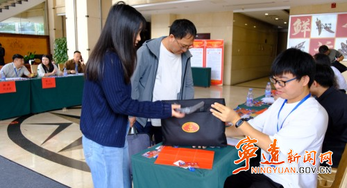 【聚焦两会】宁远县人大代表向大会报到_副本500.jpg 【聚焦两会】宁远县人大代表向大会报到_副本500.jpg