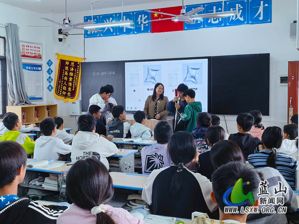 辅仁实验学校开展县级骨干教师教学示范月活动.jpg 辅仁实验学校开展县级骨干教师教学示范月活动.jpg