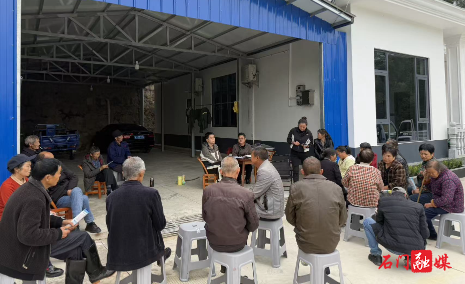 新铺镇:屋场会上话医保 政策宣讲暖民心1.jpg 新铺镇:屋场会上话医保 政策宣讲暖民心1.jpg