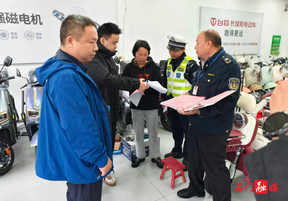 磨市镇联合多部门开展摩电专项整治行动1.jpg 磨市镇联合多部门开展摩电专项整治行动1.jpg