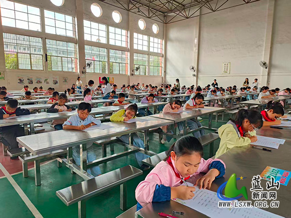 蓝山县第一完全小学第二届小学英语书写大赛火热开赛.jpg 蓝山县第一完全小学第二届小学英语书写大赛火热开赛.jpg